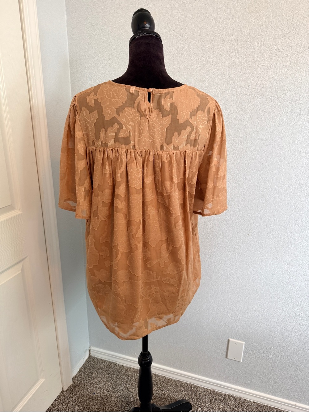 Tan boho floral style Blouse - Picture 2 of 3
